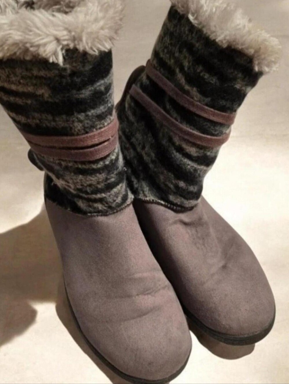 Cozy Women's Faux-Suede Winter Boots in Gray with Fur Trim